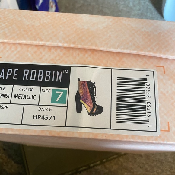 NEW WITH BOX Cape Robbins Blood Thirst Boots - Picture 9 of 14